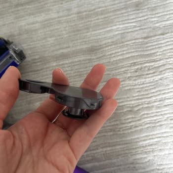 Dyson Gen5 Detect Fluffy Optic Başlığı Çentikli Kapağı Kendi Kendine Düşüyor: Değişim Talebi