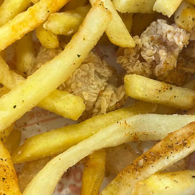 Denizli Çınar Popeyes Şubesinde Yemeğe Tüy Kaçması Ve Hijyen İhlali