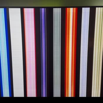 Philips Titan TV'de Garanti Süresi Öncesi Ekran Arızası Ve LED Patlaması