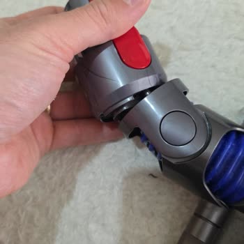 Dyson Süpürge Başlığının Vidaları Çıktı, Garanti Reddi