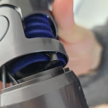 Dyson Süpürge Başlığının Vidaları Çıktı, Garanti Reddi