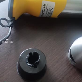 Awox Blender'da Siyah Plastik Parçası