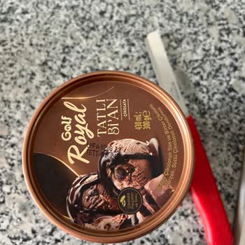 İçinde Kıl Benzeri Yabancı Madde Bulunan Dondurmada Hijyen Sorunu