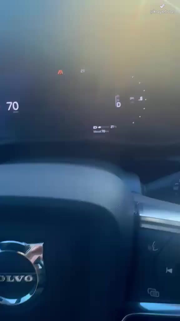 My Volvo XC40 P6 Screen Keeps Shutting Off Every Day video cover