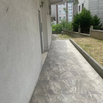 Ağır Kargolar Apartman Girişine Bırakıldı, Personel Yardım Etmeyi Reddetti
