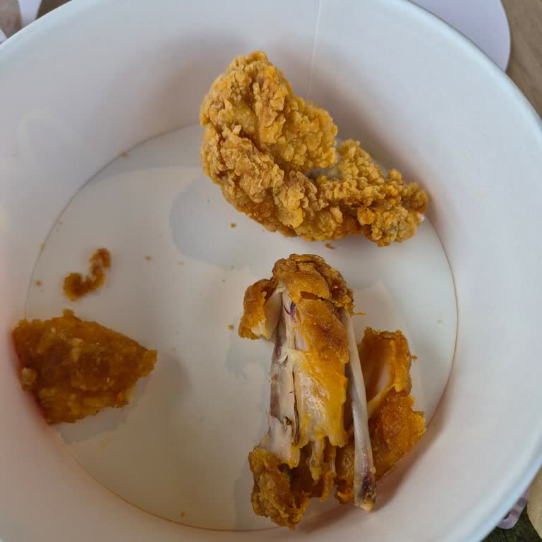 McDonald's Esenyurt Şubesinde Kanatlarda Kötü Koku Ve Renk Değişimi Nedeniyle Sağlık Endişesi