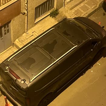 Bayrampaşa Belediyesi'nin Bilgi Vermeden Park Alanını Dubalarla Kapaması