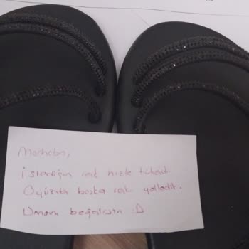 Stok Bilgisi Eksikliği Nedeniyle Yanlış Renk Sandalet Ve Saygısız Not