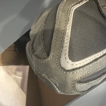 New Balance 9060 Ayakkabısının Burun Kısmındaki Açılma Üretim Hatası Olarak Değerlendirilsin