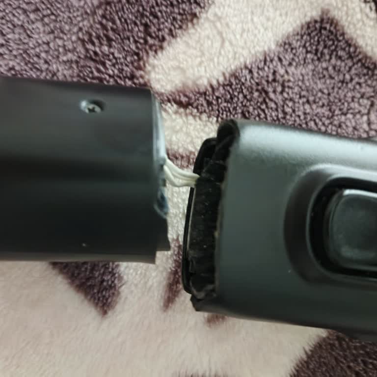 Philips Dikey Süpürgede Plastik Parçanın Çatlaması Ve Garanti Kapsamında Değişim Talebi
