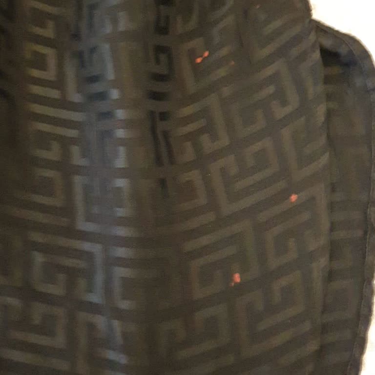 Kısa Sürede Tiftiklenen Kıyafete Kullanıcı Hatası İddiası Ve Çamaşır Suyu Lekesi