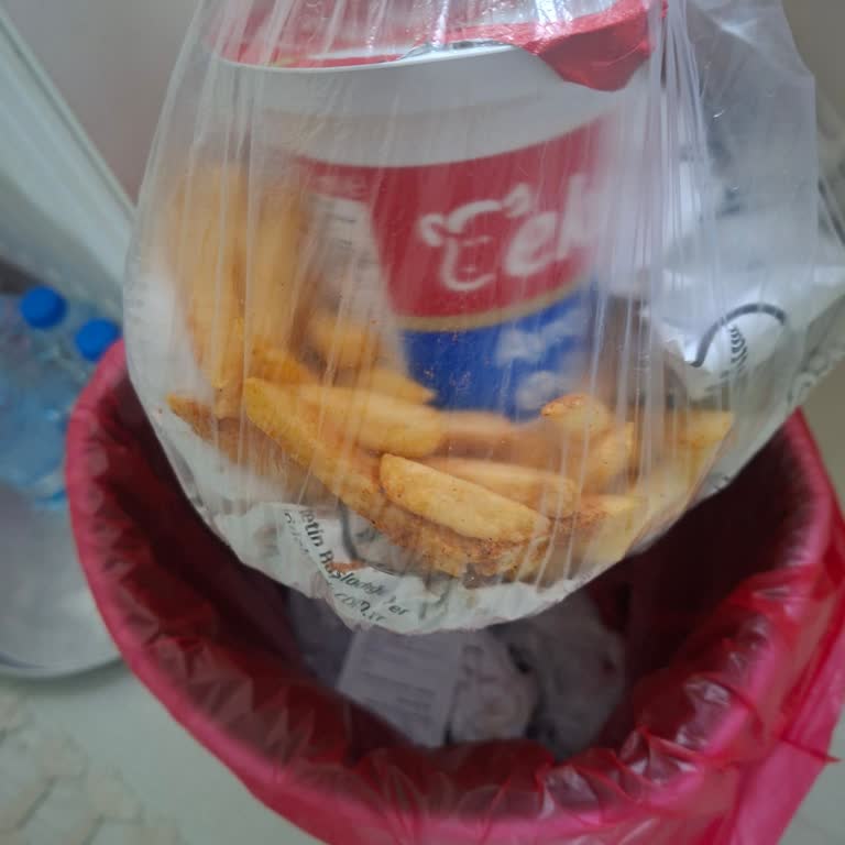 Deterjan Tadındaki Patates Ve Çalışan Yaklaşımı Nedeniyle Sağlık Sorunu Ve İade Talebi