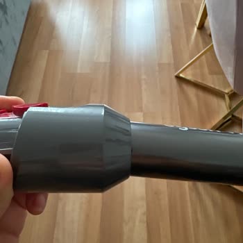 Dyson V12 Süpürge Borusu Ve Halı Başlığındaki Gevşeme Sorunu, Ücretsiz Parça Talebi