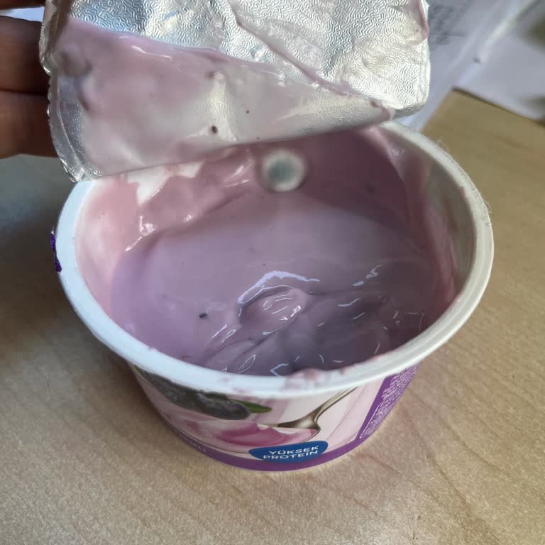 A101 Bornova Şubesinde Son Kullanma Tarihi Geçmemiş Sek Quark Ürününün Küflenmesi