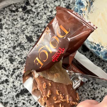 A101 Eleşkirt Şubesinde Dolce Dondurmada Şüpheli Kristal Katman: Hijyen Ve Gıda Güvenliği Endişesi