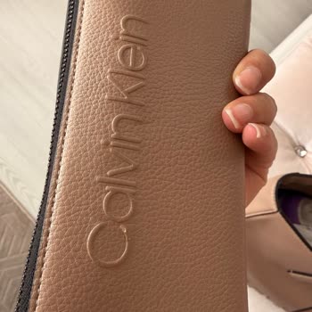 Calvin Klein Çanta Ve Cüzdan Setinde Deri Soyulması, Mağaza Değişim Reddedildi