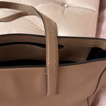 Calvin Klein Çanta Ve Cüzdan Setinde Deri Soyulması, Mağaza Değişim Reddedildi