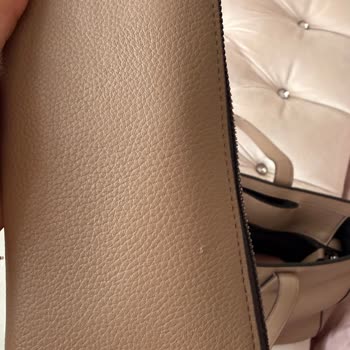 Calvin Klein Çanta Ve Cüzdan Setinde Deri Soyulması, Mağaza Değişim Reddedildi