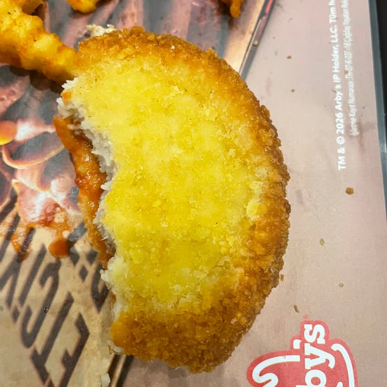Arby's Şubesinde Çiğ Tavuk Servisi Çocuk Sağlığını Tehdit Ediyor