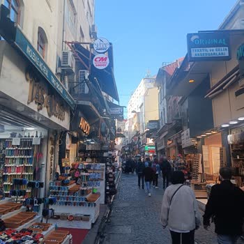 Kaldırımdaki İşgal Yürümeyi Neredeyse İmkansız Kılıyor