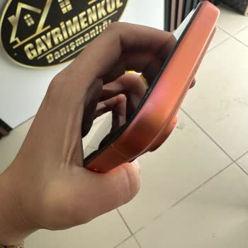 iPhone 17 Pro Max Orange Frame Discoloration Rejected by Apple