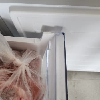 Beko Buzdolabının Derin Dondurucu Rafı Kırıldı, Garanti Kapsamında Değişim Talebi