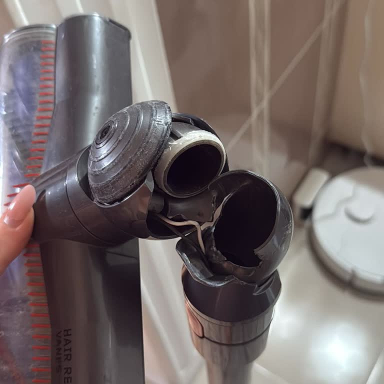Ek Garantili Dyson Süpürge Başlığı Kırılması Kapsam Dışı Tutuldu