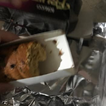 Kek Paketinde Yarım Kısmı Yenilmiş Olarak Teslim Edildi