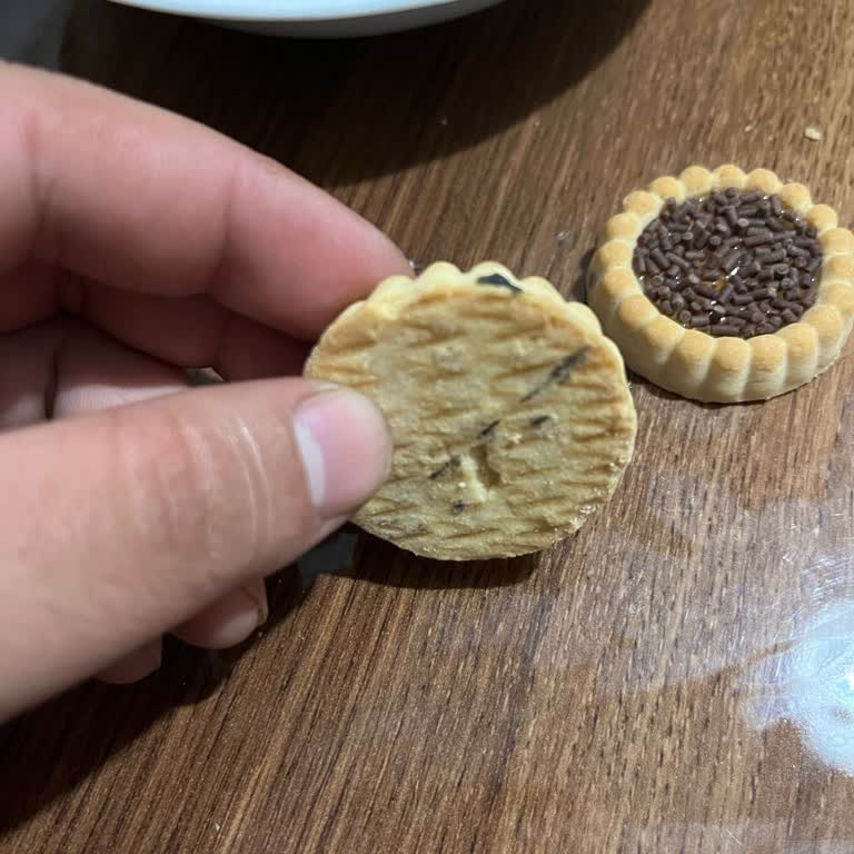Ünye Güney Market'ten Aldığım Eti Cin Bisküvisinde Hijyenik Olmayan Leke, İade Talebi