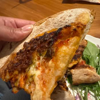 Lievito Hazır Pizzanın İç Kısmı Çiğ, Dış Kısmı Yanıyor Ve Ücret İadesi Talebi