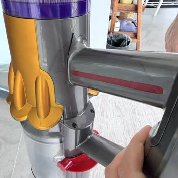 Dyson V12 Süpürge Motor Gövdesindeki Çatlak İçin Garanti Dışı Ücret Talebi
