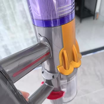 Dyson V12 Süpürge Motor Gövdesindeki Çatlak İçin Garanti Dışı Ücret Talebi