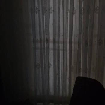 Isparta’da Site Ortak Alanına Kurulan Aydınlatma Sistemi Mahremiyetimizi Bozuyor