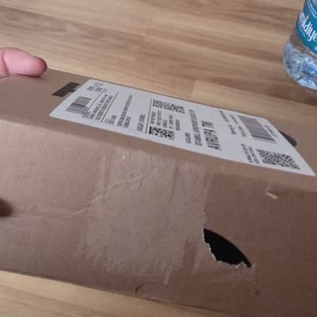 Kiko Milano Ve Kolay Gelsin'den Açılmış Ve Korumasız Paket Teslimatı