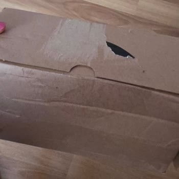 Kiko Milano Ve Kolay Gelsin'den Açılmış Ve Korumasız Paket Teslimatı