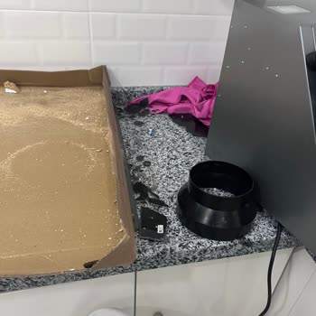 Eksik Montaj Ve Kırılan Cam İçin Uzun Süreli Servis Bekleyişi