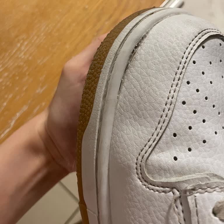 Sneakersal İkinci Gün Ayakkabının Önü Açıldı