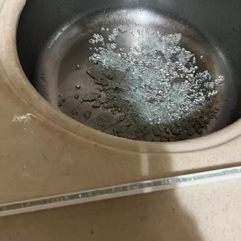 Hoover Buzdolabının Cam Rafı Ani Patladı, Kullanıcı Güvenliğini Tehlikeye Attı