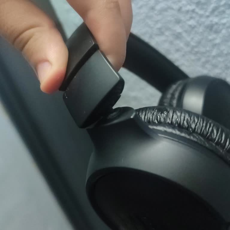 Dikkatli Kullanıma Rağmen JBL 570t Kulaklık Başlığı Kırıldı Garanti Talep Ediyorum