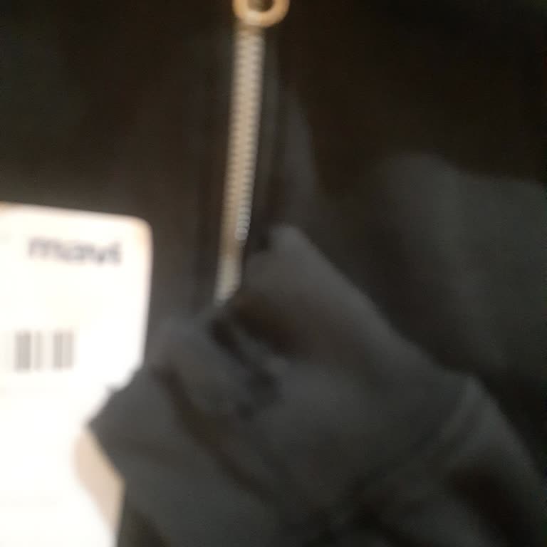 Mavi Sweatshirt Kısa Sürede Yıprandı Ve Renk Soldu, Mağaza İade Talebini Reddetti