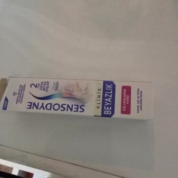 Orijinal Olmayan Sensodyne Diş Macunu Nedeniyle Diş Eti Kanaması ve Şiddetli Ağız Ağrısı
