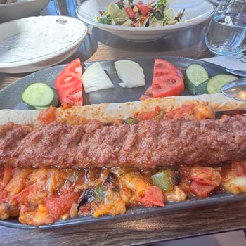 Anneler Günü'nde Kötü Servis Ve Kebapta Saç Sorunu