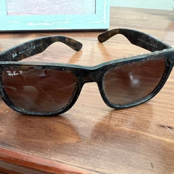 Rayban Gözlüğümde Çerçeve Ve Kaplama Soyulması Üretim Kalitesi Şikayeti