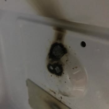 Kumtel Microdalga Tuhaf ve Şiddetli Sesler Çıkarmaya, Yanık Gibi Bir Koku Yaymaya Başladı