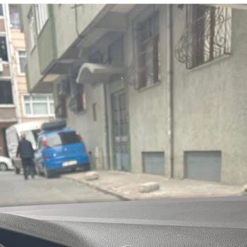 Esenler'de Duba Ve Taş İşgali Kamusal Alanı Ve Parkı Engelliyor