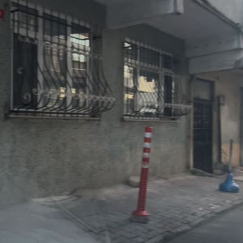 Esenler'de Duba Ve Taş İşgali Kamusal Alanı Ve Parkı Engelliyor