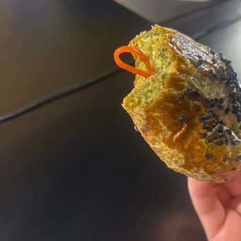 Dereotlu Peynirli Poğaçadan Çıkan Büyük Lastik Ve Sağlık Endişesi