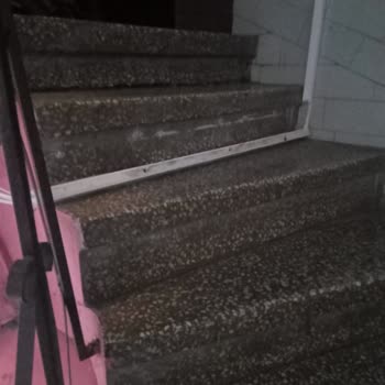 Merdiven Üzerinde Asılı Fiber Kablo Güvenlik Riski Ve Çözüm Talebi
