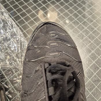 Nike Vadistanbul Mağazasından Aldığım Ayakkabının Yapışkanı Üç Haftada Ayrıldı, İnceleme Redi