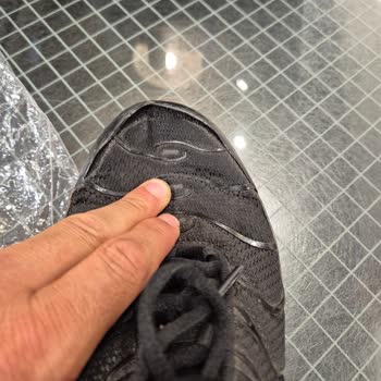 Nike Vadistanbul Mağazasından Aldığım Ayakkabının Yapışkanı Üç Haftada Ayrıldı, İnceleme Redi